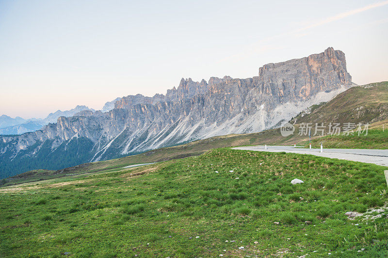 意大利Dolomites地区Cortina d Ampezzo、Ra Gusela和Nuvolau附近的Passo Giau